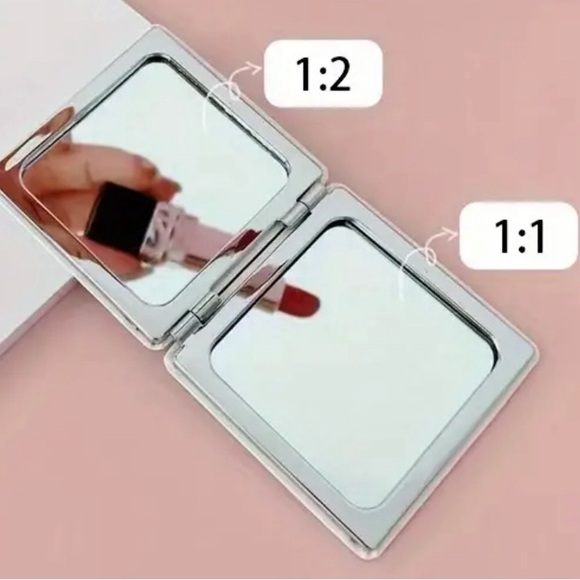 NWT-Elegant Compact Makeup Mirror - Picture 2 of 7
